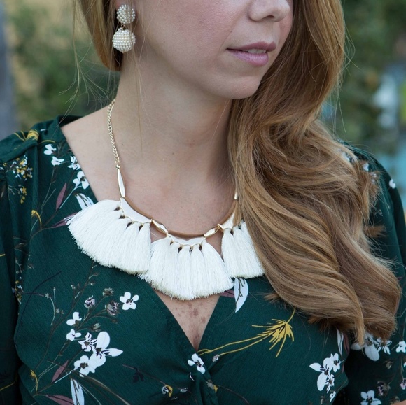 HoneyComb Clothing Jewelry - Tassle Bib Necklace